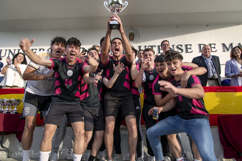 El equipo de Ciencias Jurídicas de fútbol 11 masculino se proclama campeón de la Competición Interna Oficial Universitaria "Trofeo Rector".